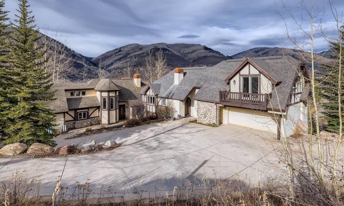 Highland Meadows House | Large West Vail Luxury Home with Gorgeous Views and Amenities