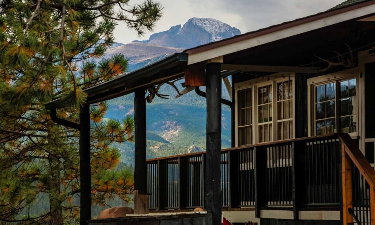 Estes Park House | Larkspur Retreat- Breathtaking Views of Longs Peak!