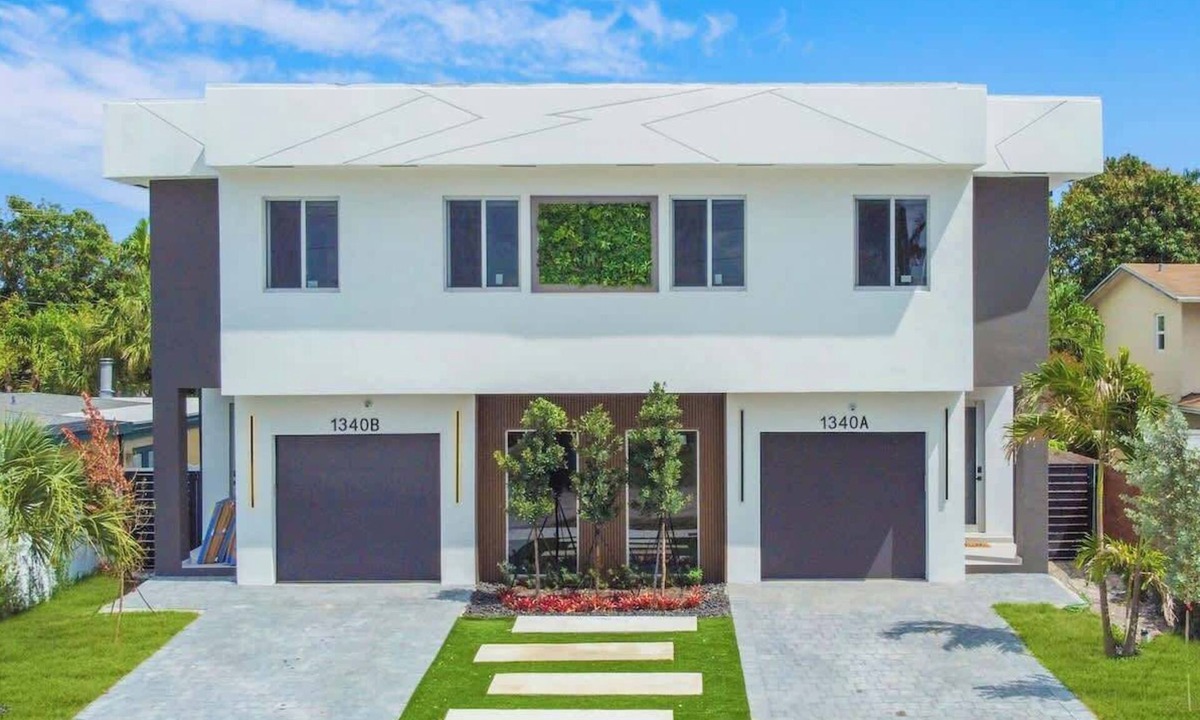 Poinsettia Heights House | Las Olas-8 BD with Two HTD Pool-Jacuzzi-BBQ-Games