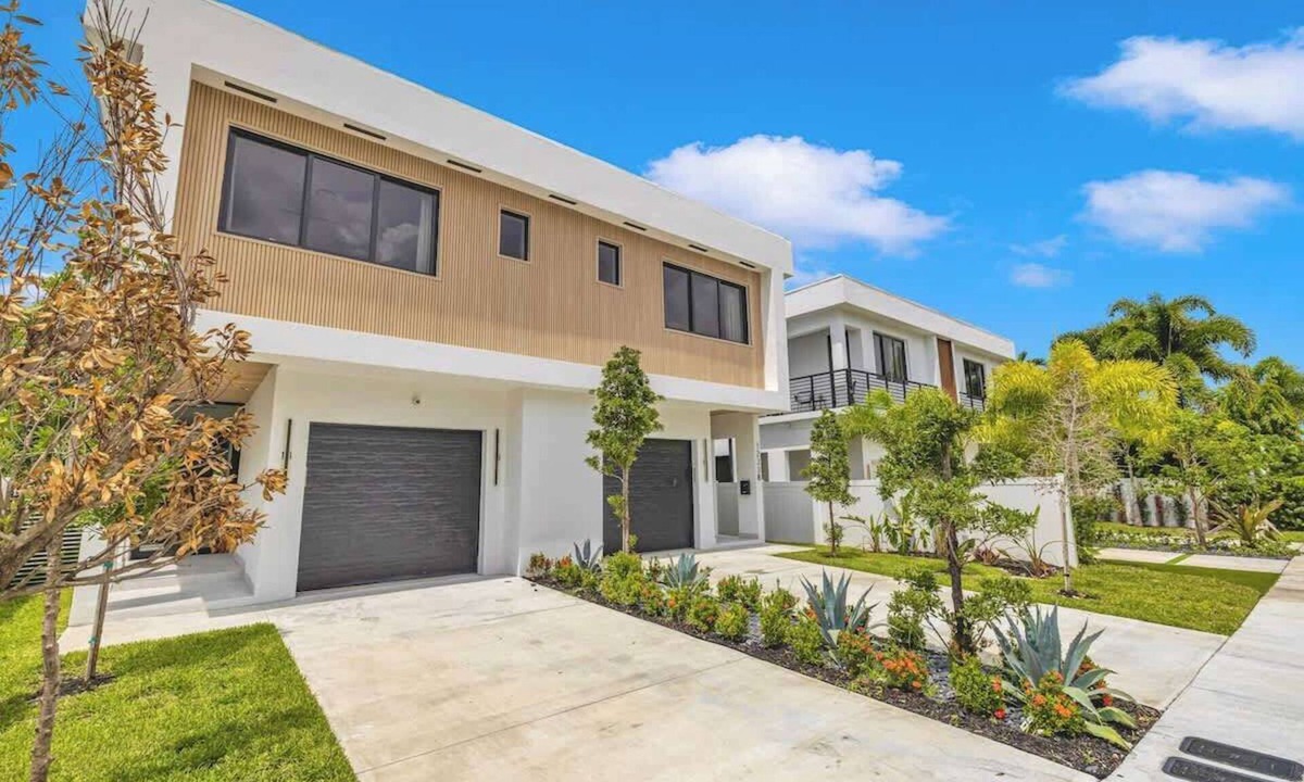 Lake Ridge House | LasOlas-8 BD Two Pool-BBQ-Games