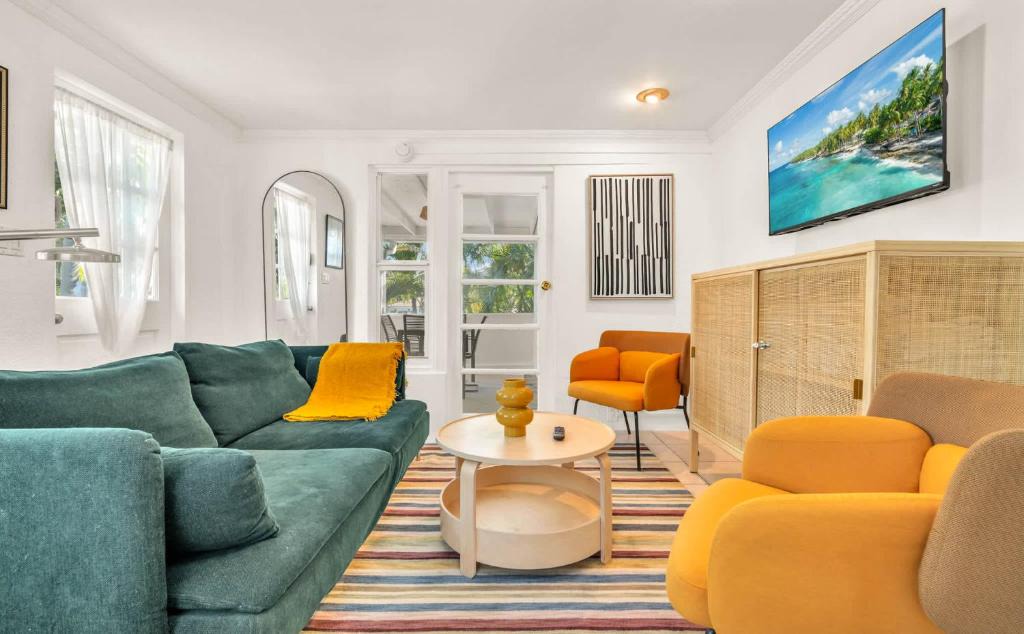 Coral Brook Apartment | Later Gator - Pool - Canal - Wilton Drive