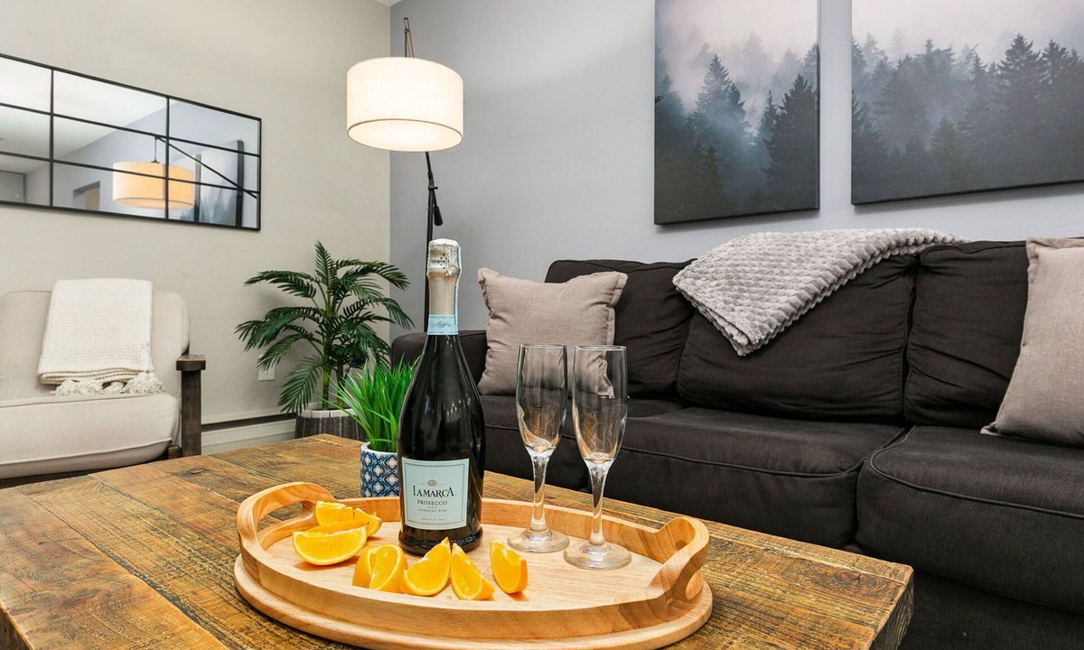 Old Town Condo | Lavender Suite Relaxed, Walkable Old Town Stay