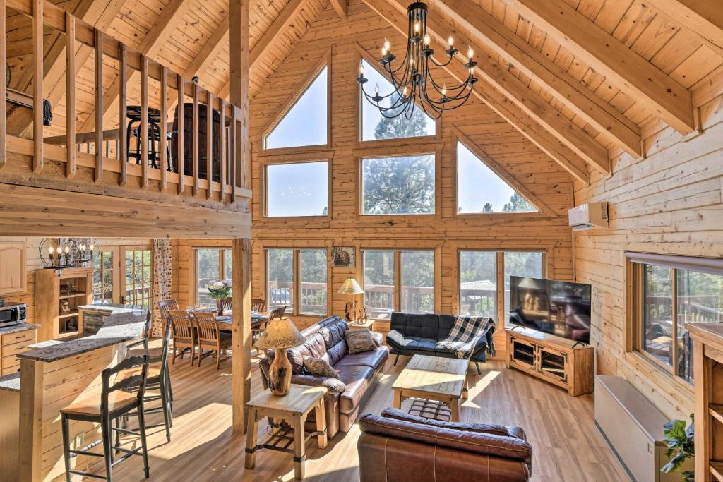 Pagosa Springs House | ‘Lazy Beaver Lodge’ Pagosa Cabin w/Deck, Fire Pit