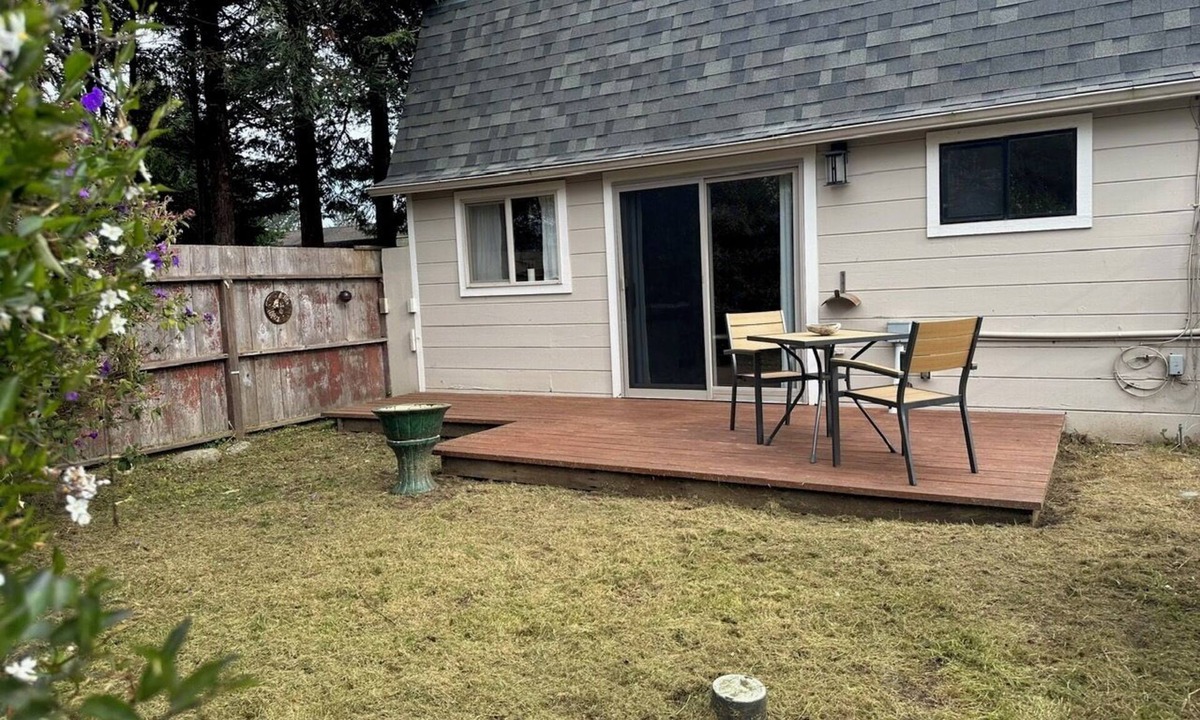 McKinleyville Cottage | Le Petit Cottage in the Redwoods