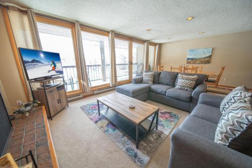 Lakeside Village House | Lenawee 1738 by SummitCove Lodging in Colorado