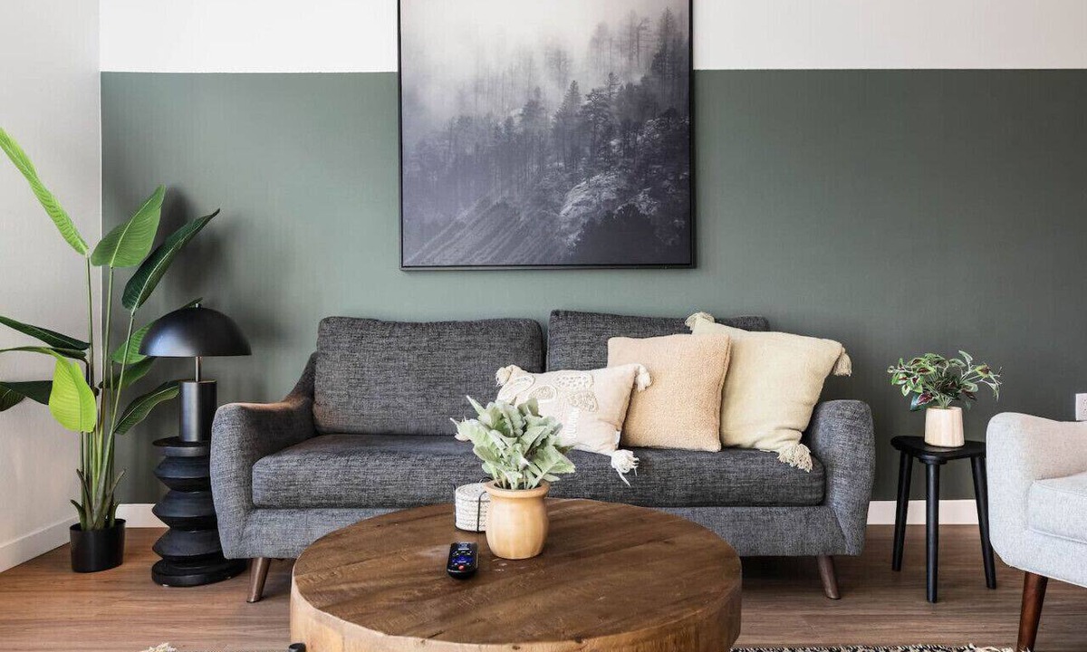 Little Tokyo Hotel | Light-Filled Artsy Stay in Little Tokyo, Walk to best Sushi Bars and Metro