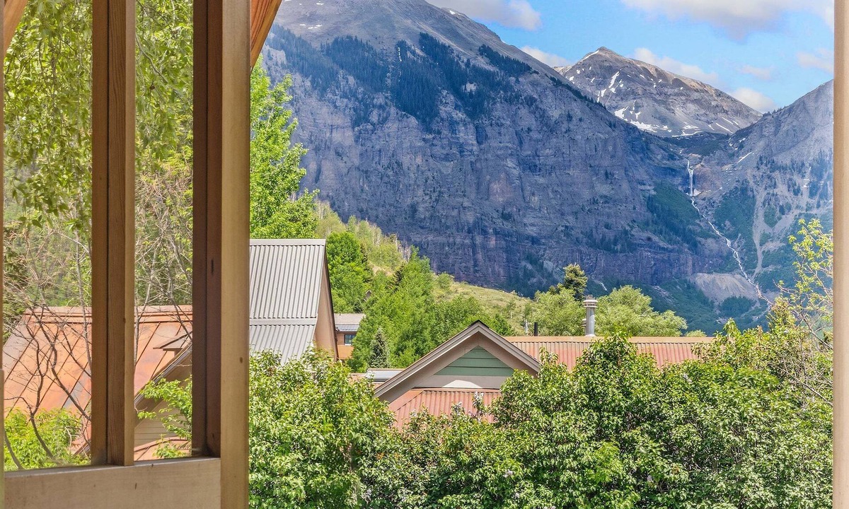 Telluride House | Like You're Local | Spacious Sunnyside Home for long stays, walk everywhere