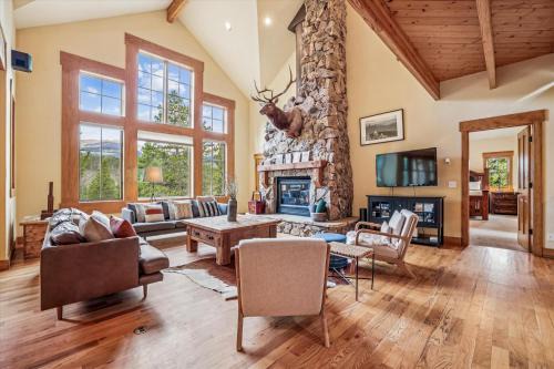 The Highlands House | Little Bear Lodge, Large Highlands Home, Private Hot Tub, Pet Friendly, Great Views