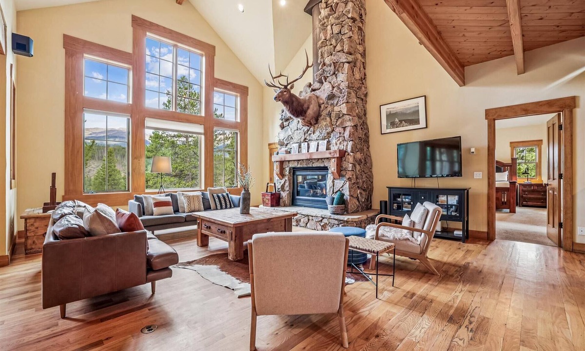 The Highlands House | Little Bear Lodge: Large Highlands Home, Private Hot Tub, Pet Friendly, Great Views!