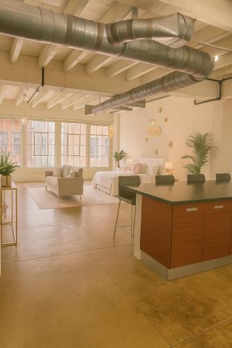 Downtown Los Angeles Bed & Breakfast | Loft in Downtown Los Angeles