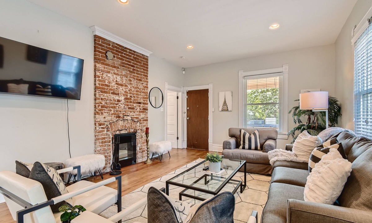 Highland House | LoHi Retreat, Walk to Downtown, Game Room, Huge Backyard, Sleeps 12, Garage