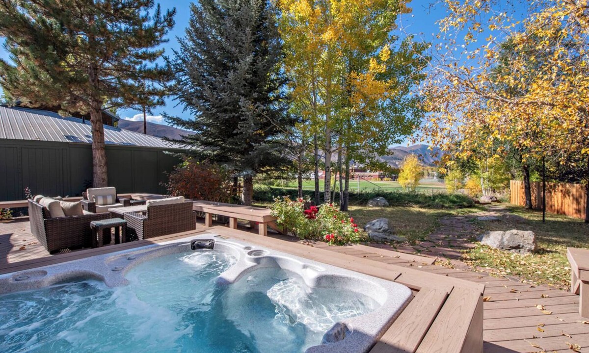 Basalt House | Long term stays [28+ nights] in Basalt w/hot tub & near skiing