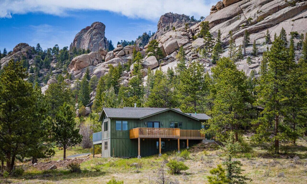 Estes Park Apartment | Longs Peak Views! 2.6 acres near Lumpy Ridge Trail
