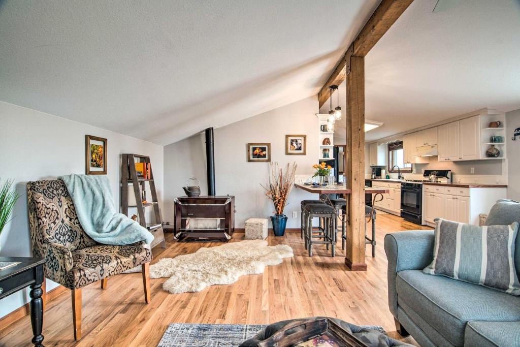 Fort Collins Apartment | Lovely Barn Loft w/Mountain Views on Horse Estate