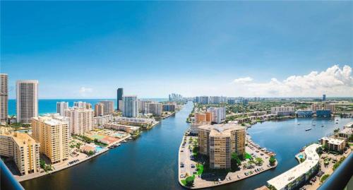 Hallandale Beach Hotel | Lovely Studio with Amazing View gym and amenities