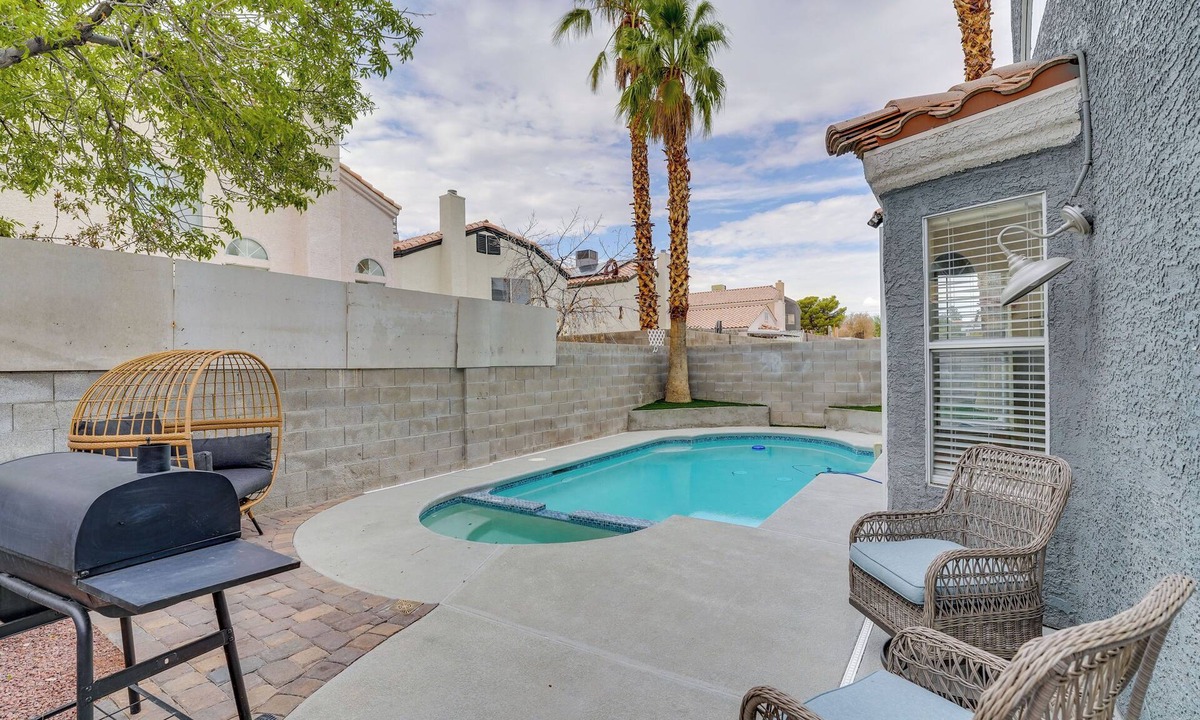 Las Vegas House | Luxe 3BR Executive Home w/Pool, Office & Patio