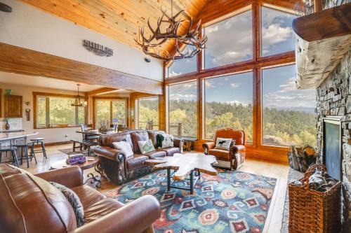 Florissant House | Luxe Florissant Home w/Pikes Peak Views!