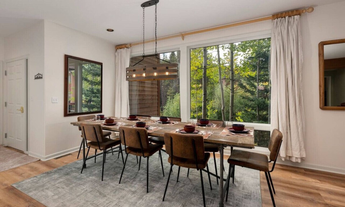 Old Town Apartment | Luxe Home | Minutes To Skiing | Hot Tub