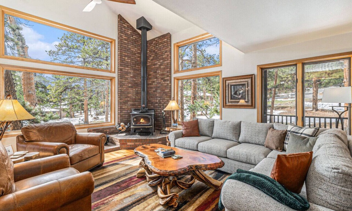 Estes Park House | Luxe Home with Hot Tub & Mountain Views