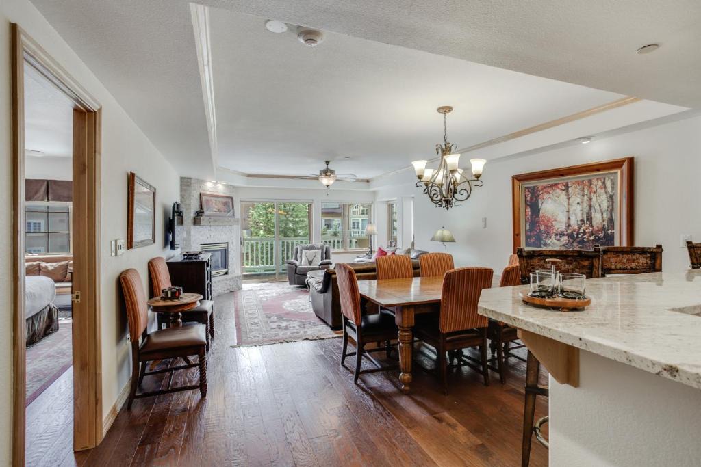 Beaver Creek Apartment | Luxurious 3 bedroom 3 bath condo! condo