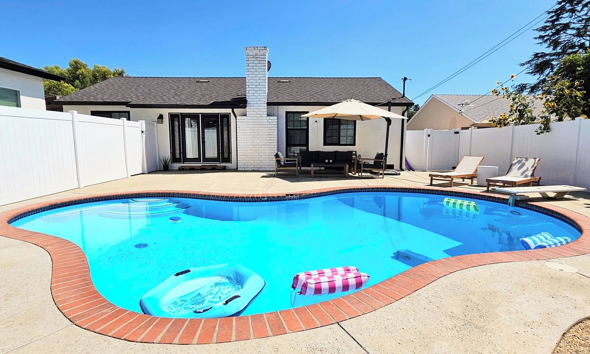 Glendora House | Luxurious Pool House in Glendora