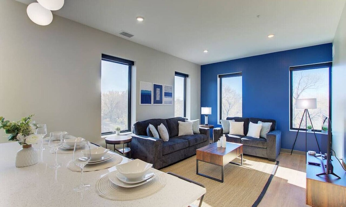 Cleveland Apartment | Luxury 2 Bed/2 Bath | CLE Clinic | Free Garage