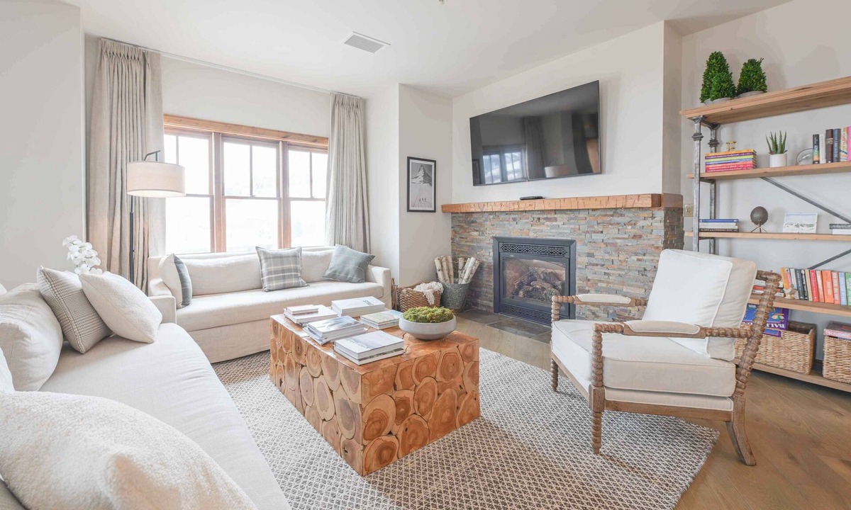 Mount Crested Butte Condo | Luxury 4-Bed Penthouse w/Mountain Views