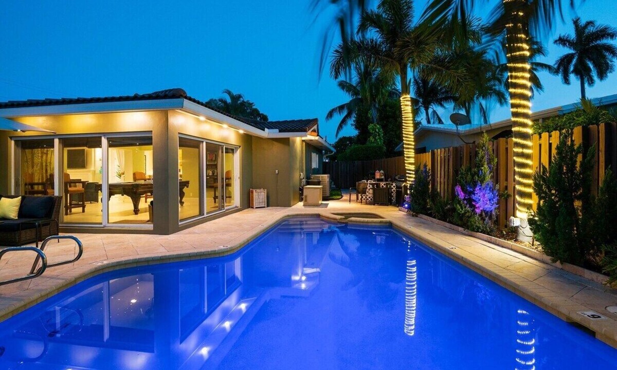 Terra Mar Island Estates House | Luxury 4 Bedroom Pool Home, 5 min walk from Private Beach! Golf Putt Putt~Billiards~Ping Pong~Near The Action!