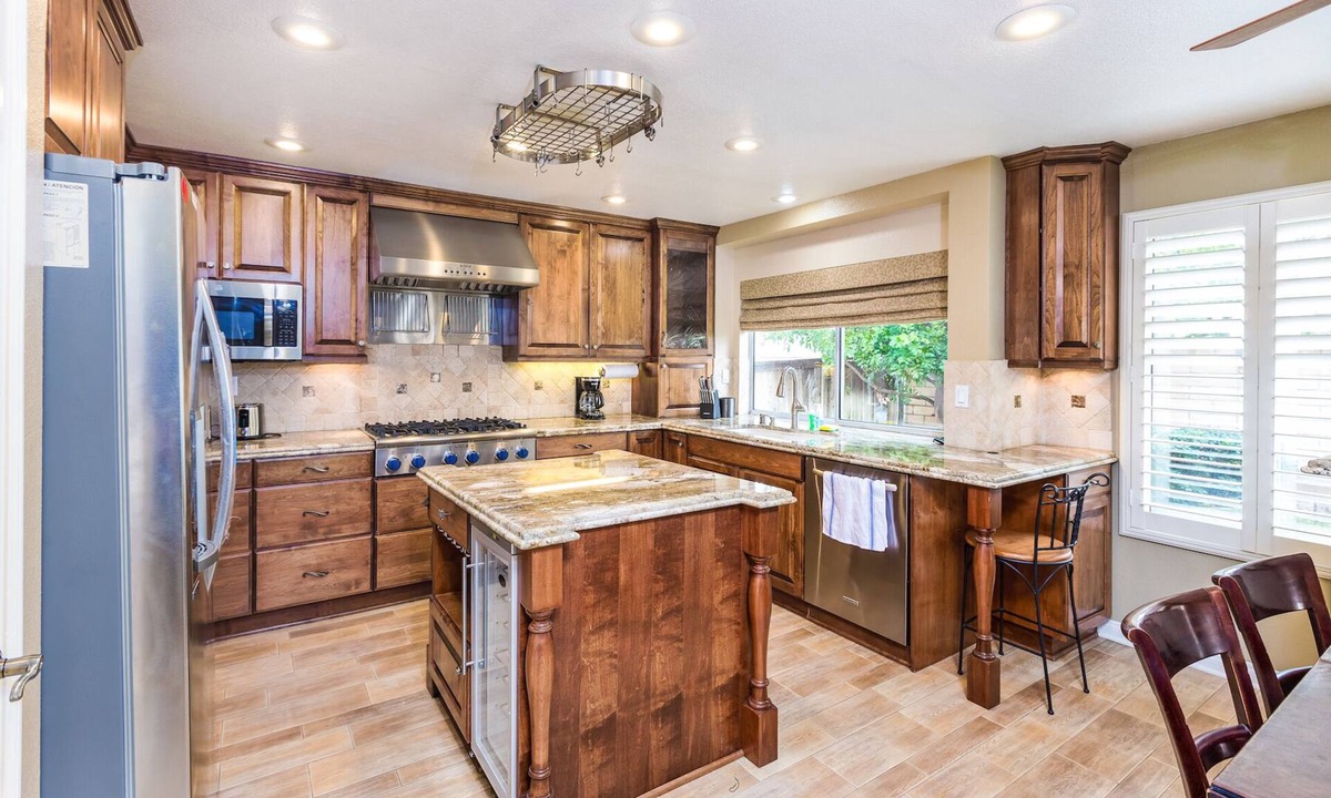 Rancho Cucamonga House | Luxury 4BR Home in Gated Rancho Cucamonga – Wide Backyard, Prime Location #40845
