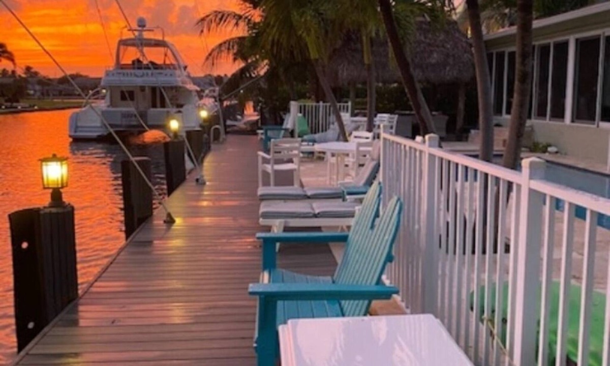 Highland Beach Villa | Luxury Apt Villa 2bed/2bath just 1 block from the beach with pool & jucuzi