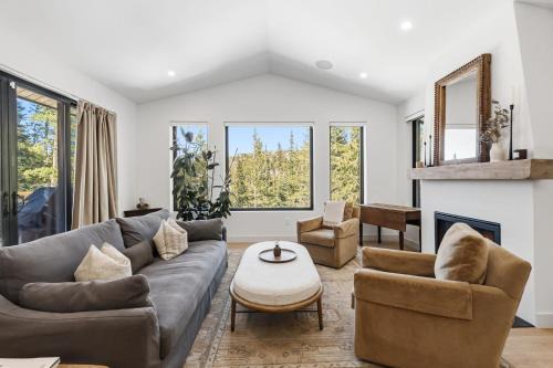 Breckenridge Park Estates House | Luxury Breck Gem - Chefs Kitchen Great Views