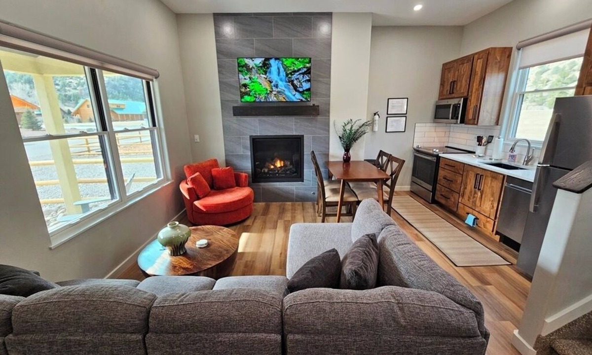 South Fork House | Luxury Cozy Mountain Cabin & River Retreat, Outstanding location. AC & WIFI 55A