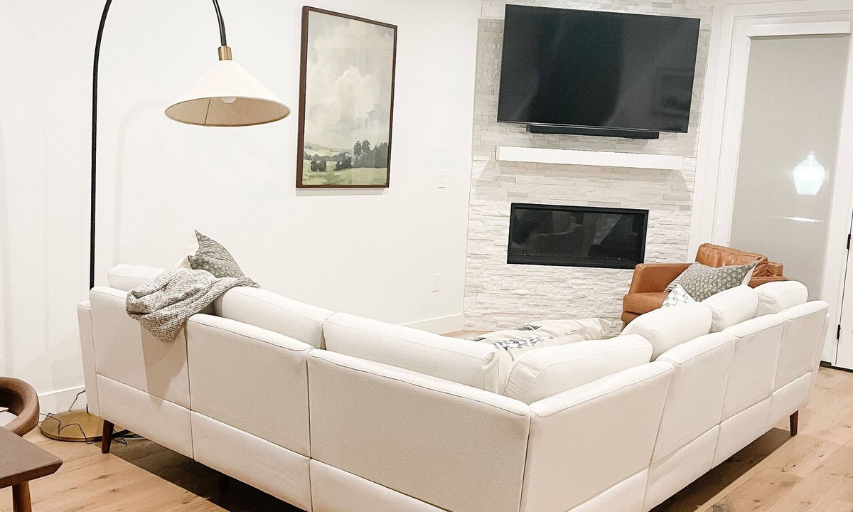 Joaquin House | Luxury Downtown Spacious 3 bedroom New Townhome