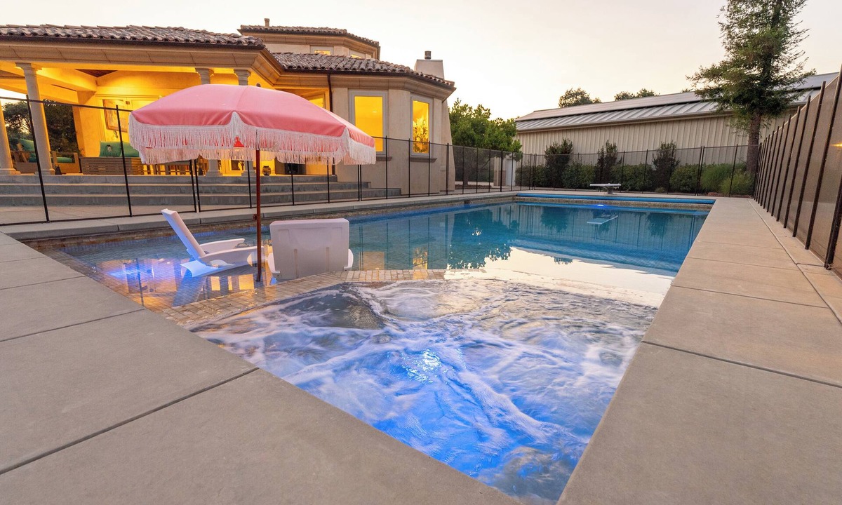 Templeton Villa | Luxury Estate Pool, Spa, Casita Sleeps 12