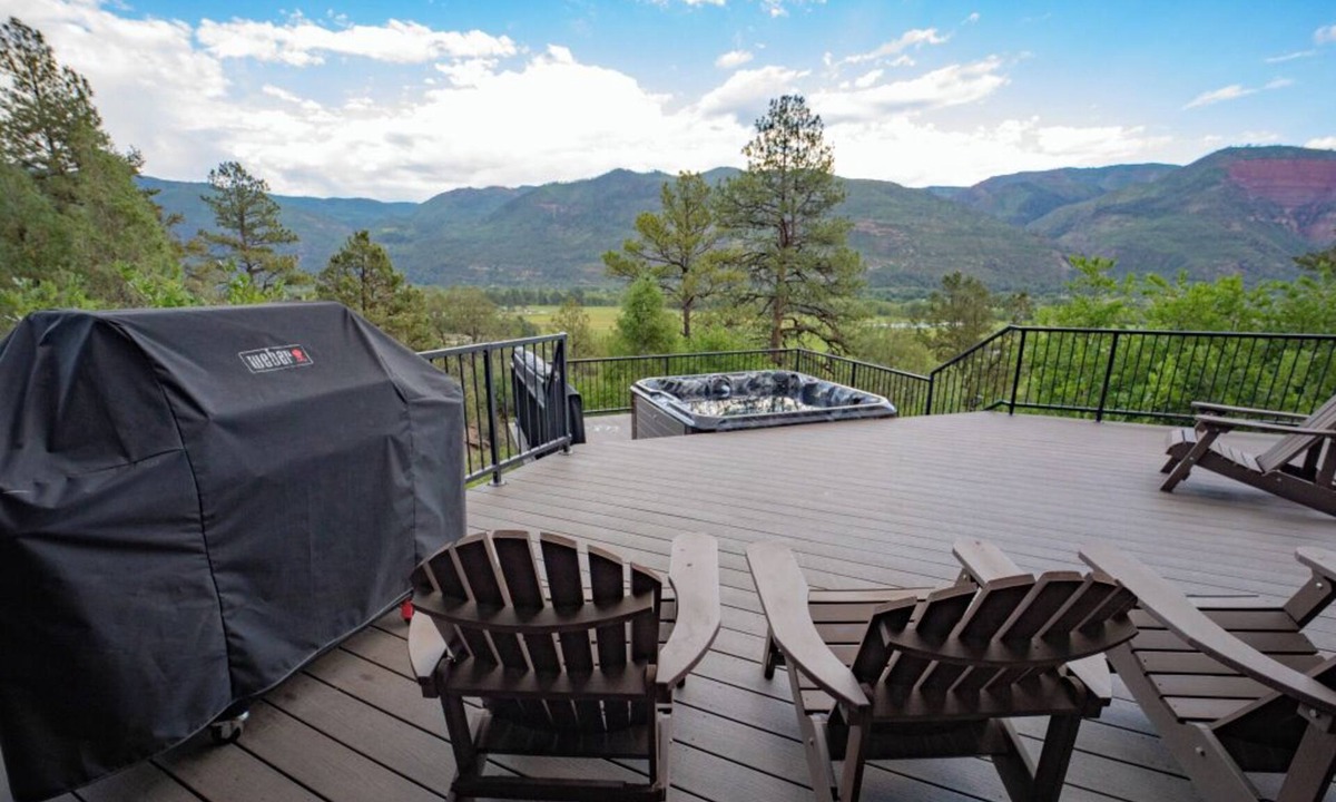 Durango House | Luxury Home with Great Views, Decks, Hot Tub, AC - 15 Min to Downtown Durango