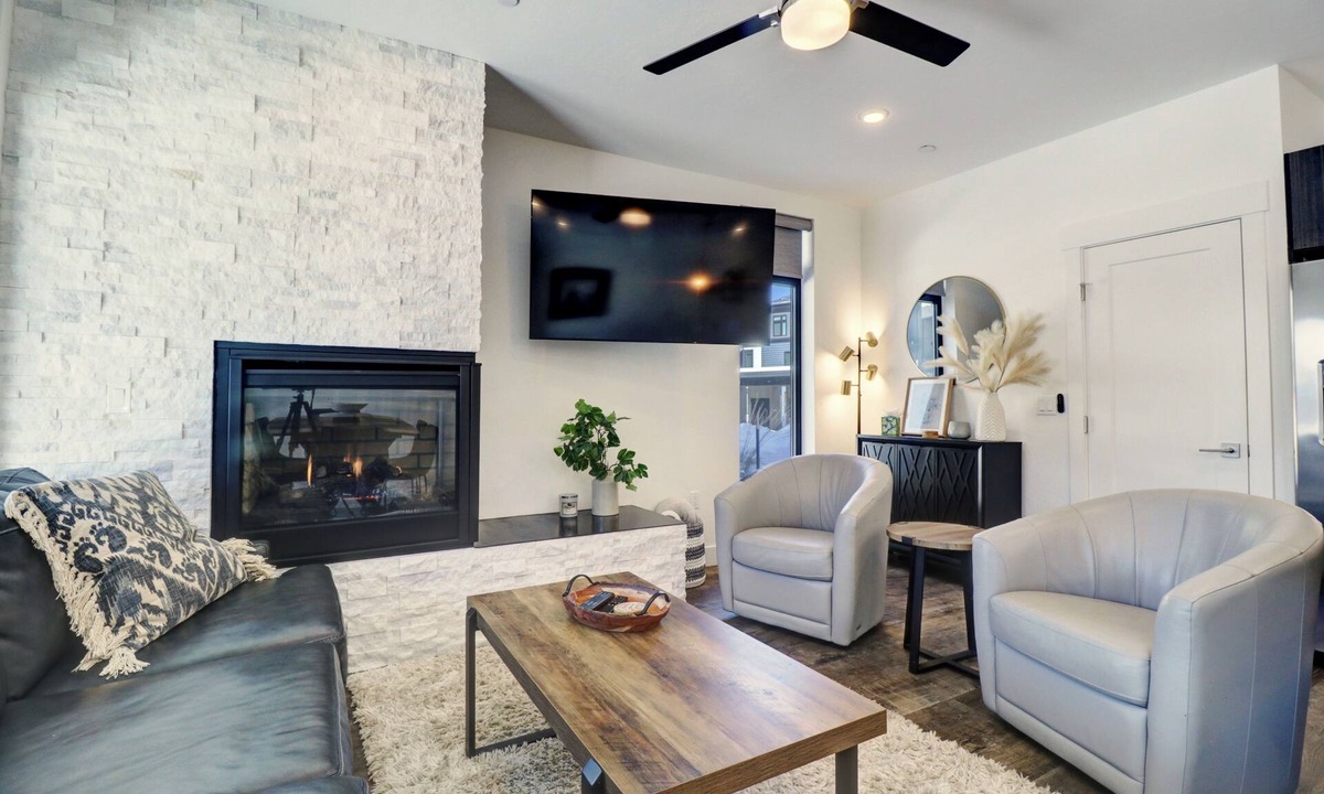 Willow Grove Condo | Luxury New Build River West 611
