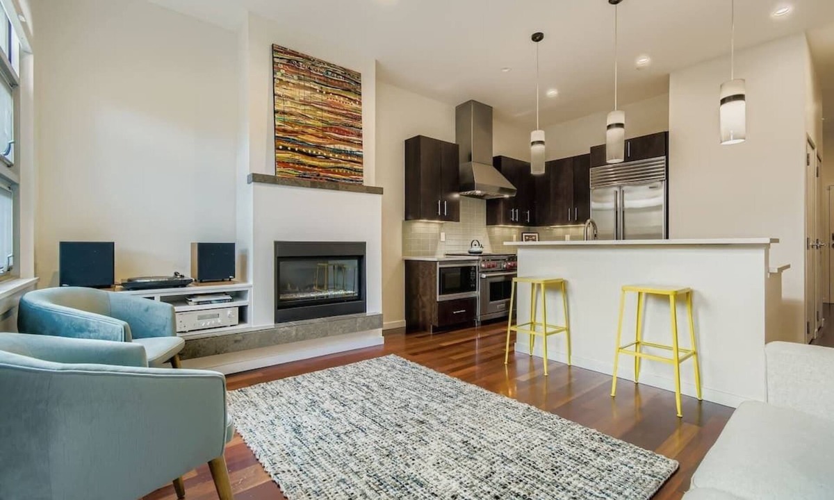 Whittier Condo | Luxury Pearl Street 1BDR