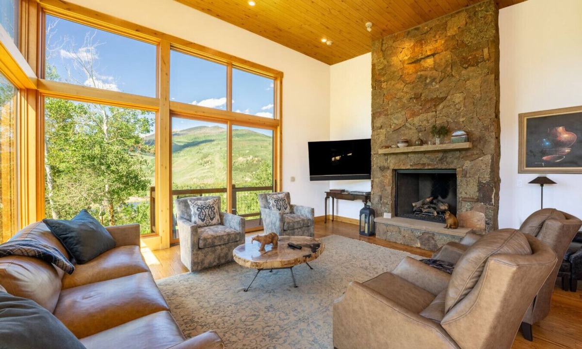 Silverthorne House | Luxury Retreat | Pool Table + Firepit | Mountain Views