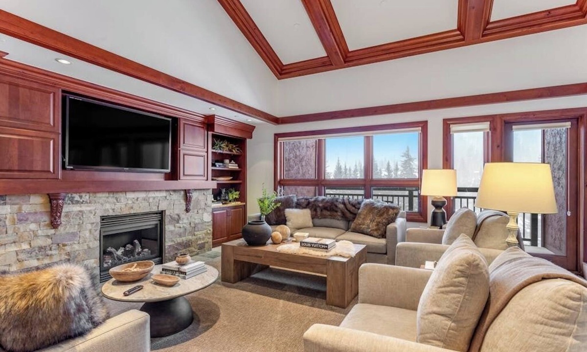 Vail Ski Chalet | Luxury ski-in/ski-out condo w/fireplace, fast WiFi, shared pool/hot tub/laundry