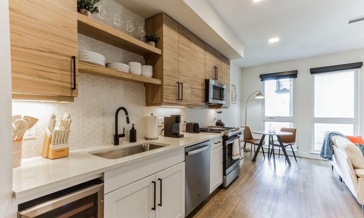 City Park West Apartment | Luxury Studio, Gym, Spa, Garage Parking, Safe 314