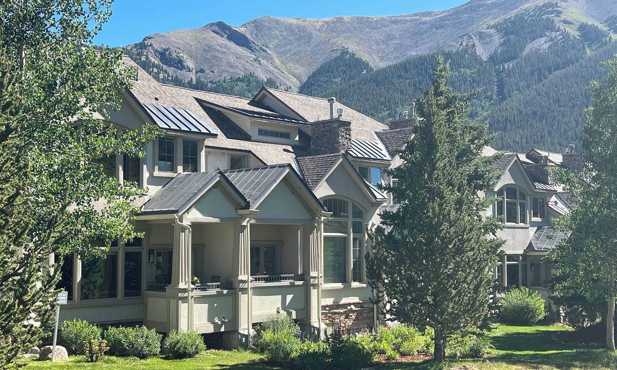 East Village at Copper House | Luxury Summer-Winter 3 BdR, 3Bath Townhouse
