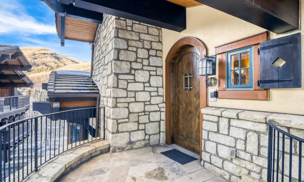 Vail House | 🏔️ Luxury Vail Village Chalet | Steps from Gondola One 📍 151 Vail Road, Unit 10