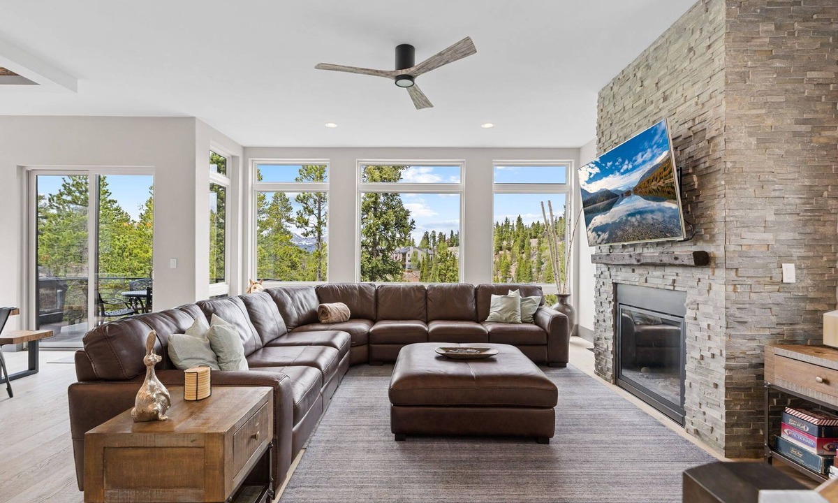 Baldy Mountain House | Luxury|Views|Hot Tub|Free Bus Route