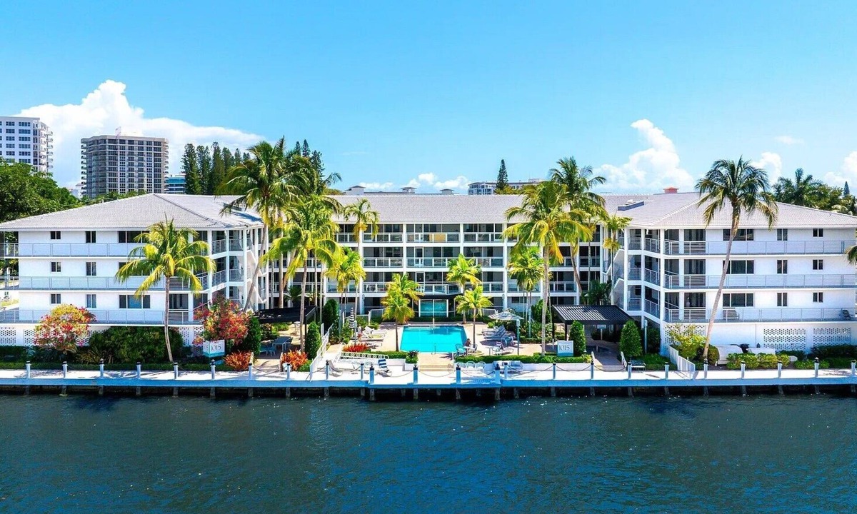 Boca Raton Apartment | Luxury Waterfront Boca w. Pool, Hot Tub, Boat Views
