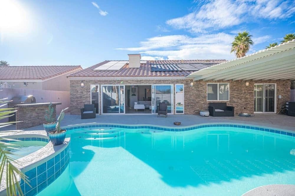 North Las Vegas Villa | LV2 | Dreamy Vegas Oasis | Resort Pool & Spa
