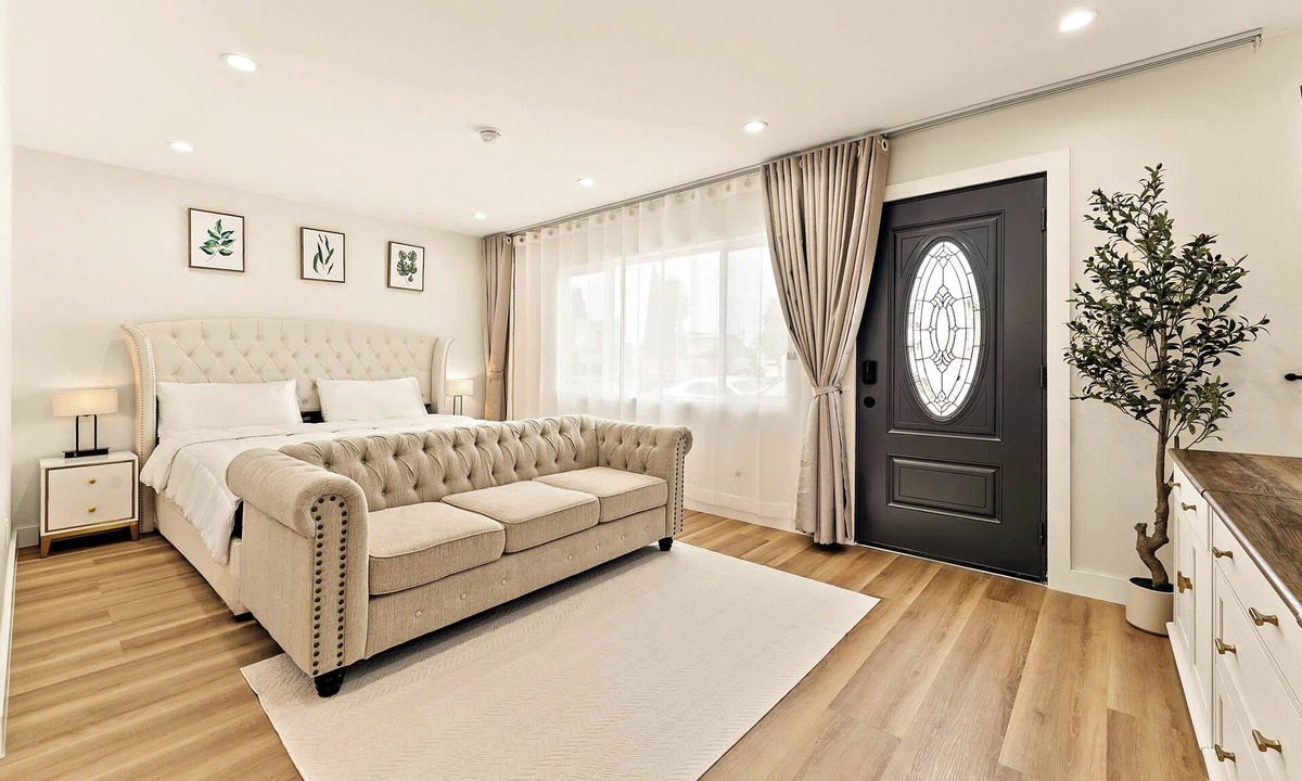 Westminster House | LYN STAY - Cozy Guest House in OC.