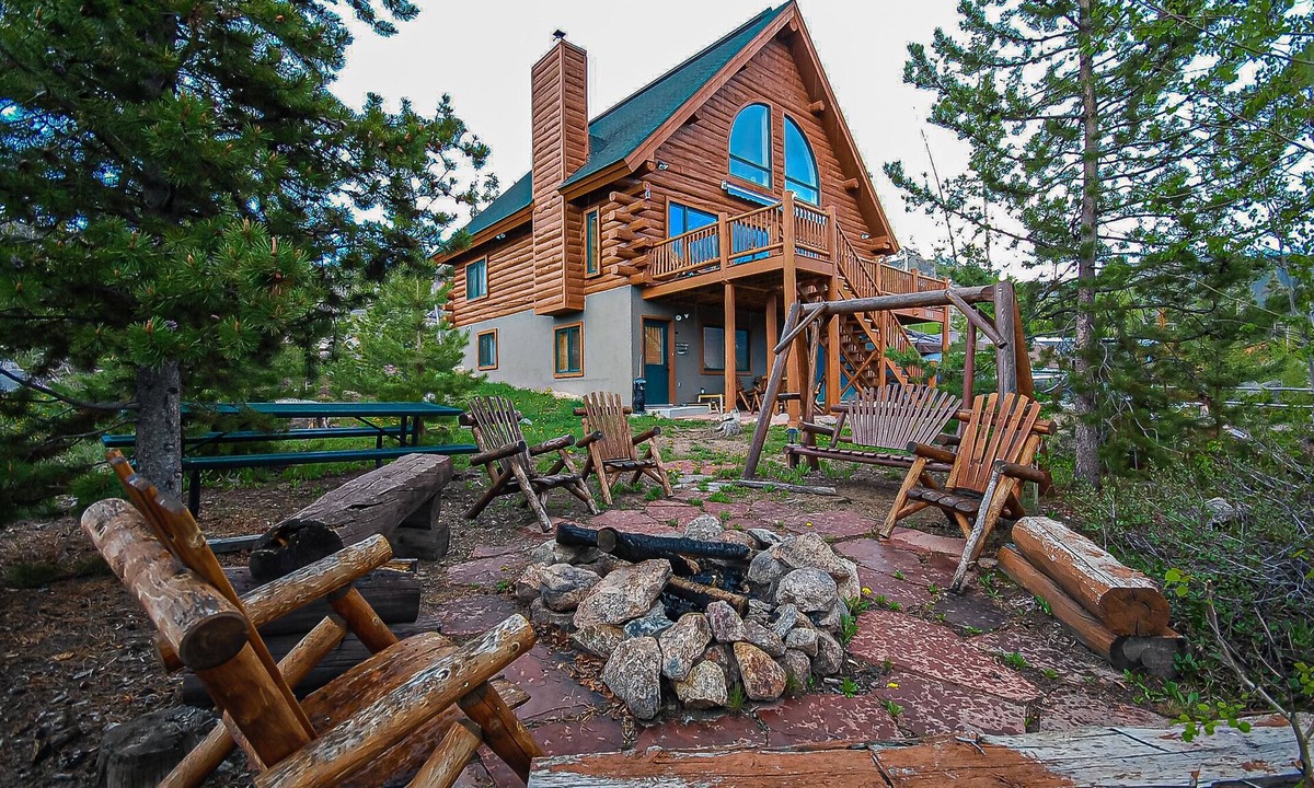 Grand Lake House | M & M Lodge - Gorgeous and large log home in town with incredible lake views!