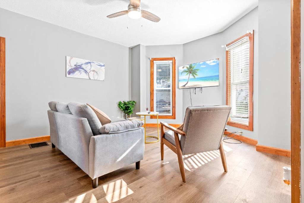 Tremont Apartment | Main Floor Tremont Home with KING Bed, Mins From DT, Pet Friendly