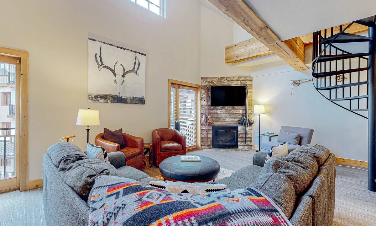 Taos Ski Valley Condo | Majestic Alpine Retreat - Walk to Lifts & Town