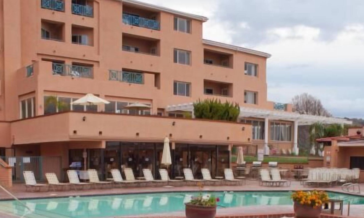 Avila Beach Resort | Making The Best Memories Along The Way! 2 Relaxing Units, Kitchen, Free Parking!